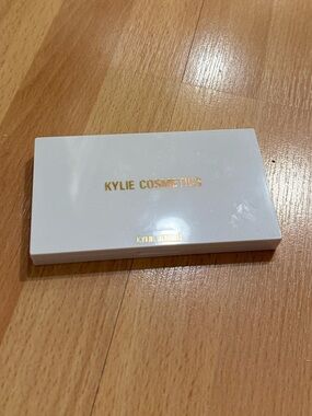 Kylie Cosmetics White Gold Logo Eyeshadow/Palette Case the bronze palette